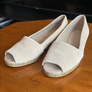 Women's Cream Peep-Toe Wedge Shoes size 8.5